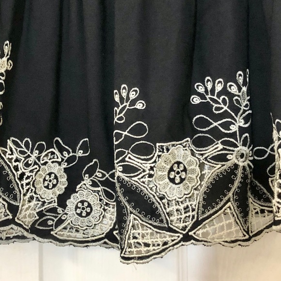 Forever 21 embroidered trim skirt size medium - Picture 3 of 7